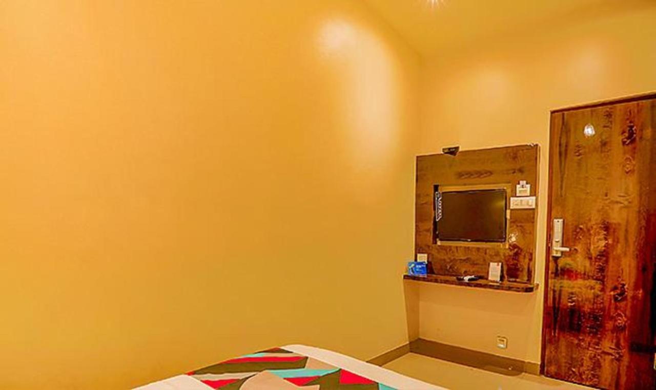 Fabexpress Gateway Inn - 700M From Gateway Of India - Mumbai — Photos 1